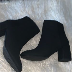 cute, black, low rise heel boots!